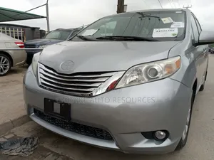 Toyota Sienna XLE 7 Passenger 2012 Silver