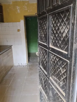 3bdrm Block of Flats in Jehovah Elohim, Egbeda / Egbeda for rent