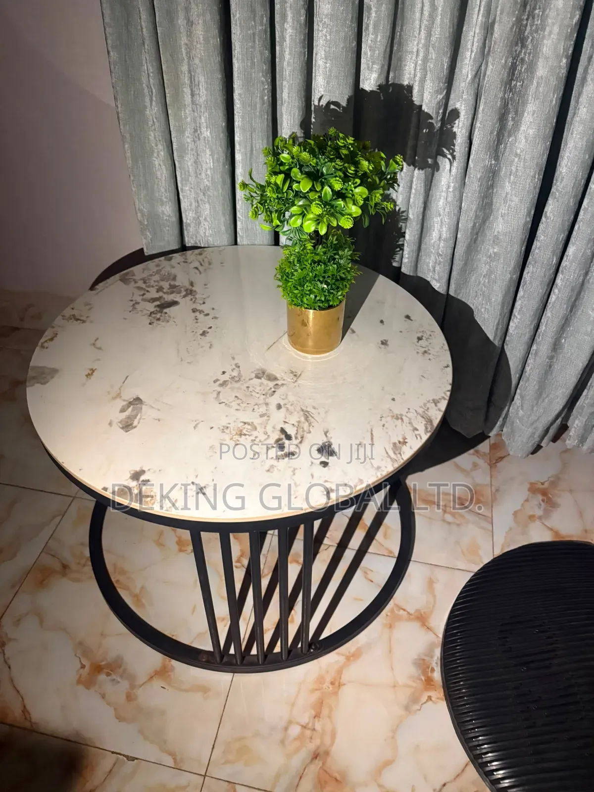 Medium-Sized Single Luxury Center Table