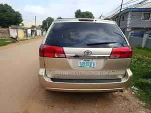 Toyota Sienna 2005 Gold