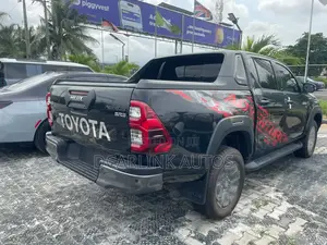 New Toyota Hilux 2025 Black