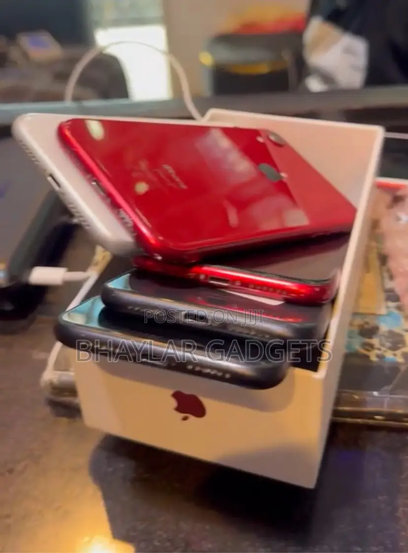 Apple iPhone XR 64 GB Red