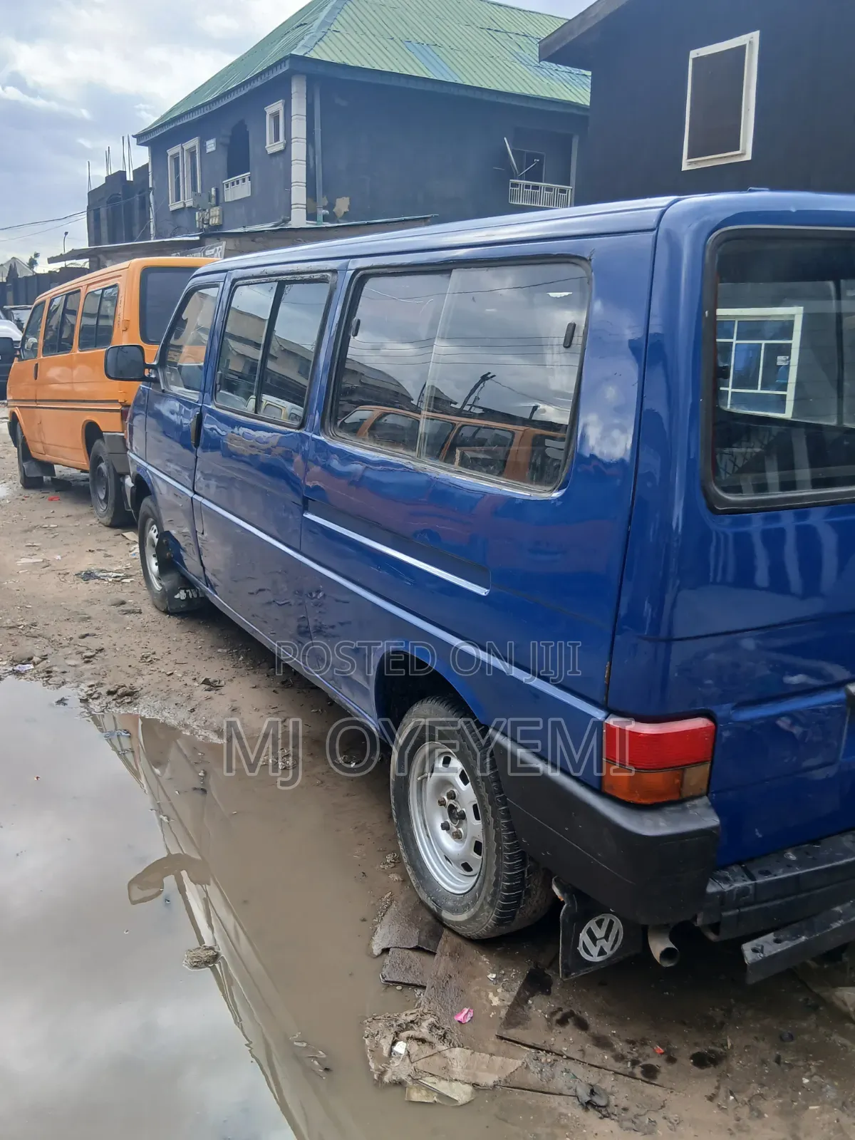 Bus 2006 Blue