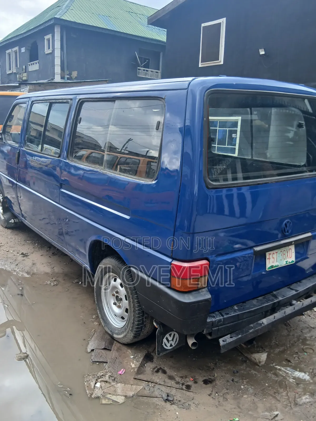 Bus 2006 Blue