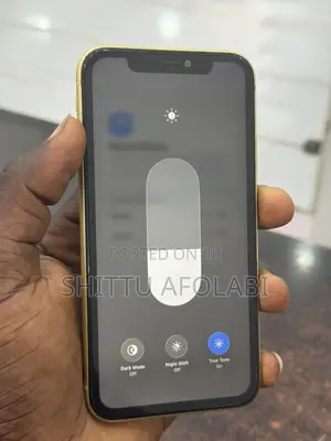 Apple iPhone 11 64 GB Yellow