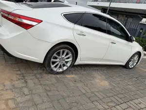 Toyota Avalon Limited 4dr Sedan (3.5L 6cyl 6A) 2014 White