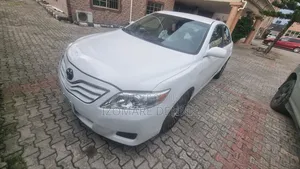 Toyota Camry LE 4dr Sedan (2.5L 4cyl 6AM) 2010 White