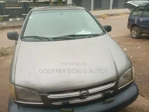 Toyota Sienna 1999 Gray