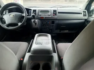 Toyota HiAce 2010 Silver