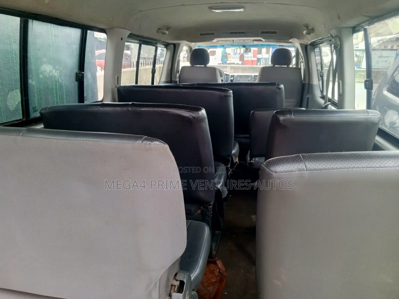 Toyota HiAce 2010 Silver
