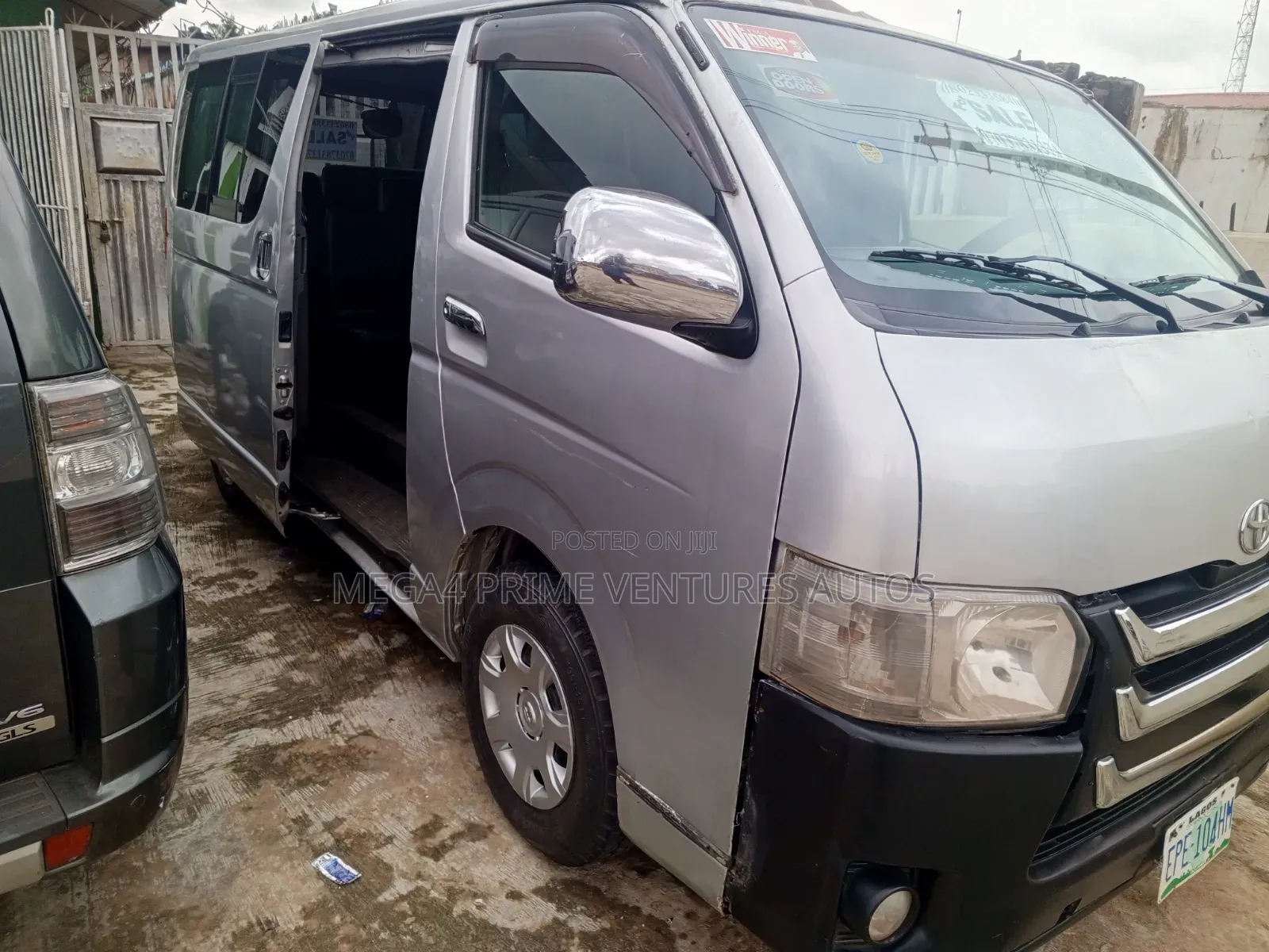 Toyota HiAce 2010 Silver