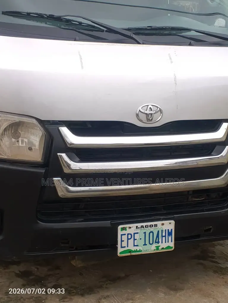 Toyota HiAce 2010 Silver
