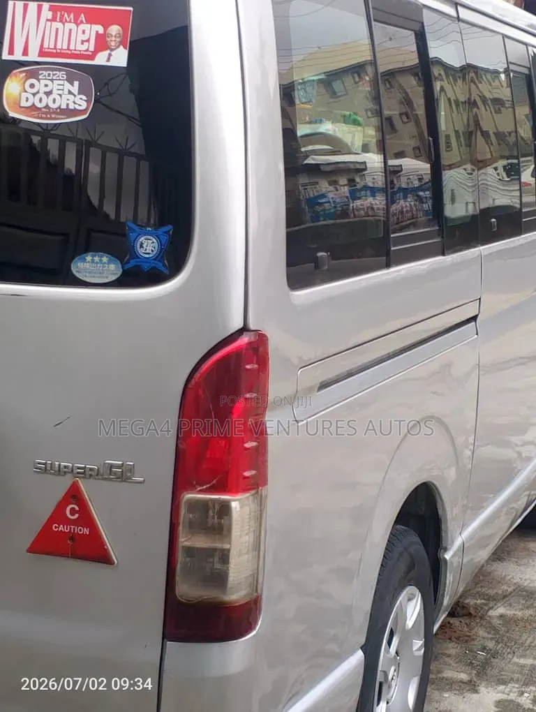 Toyota HiAce 2010 Silver