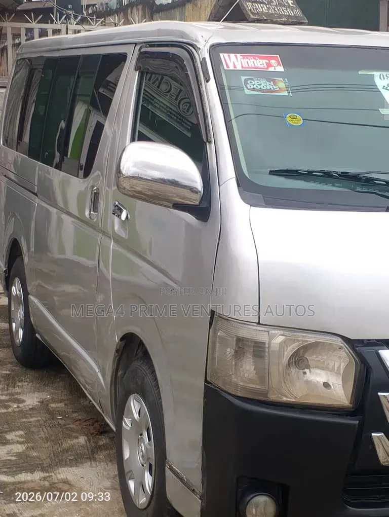 Toyota HiAce 2010 Silver