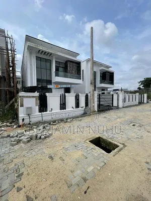 5bdrm Duplex in Chevron for sale