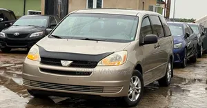 Toyota Sienna 2004 Gold