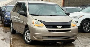 Toyota Sienna 2004 Gold