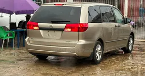 Toyota Sienna 2004 Gold