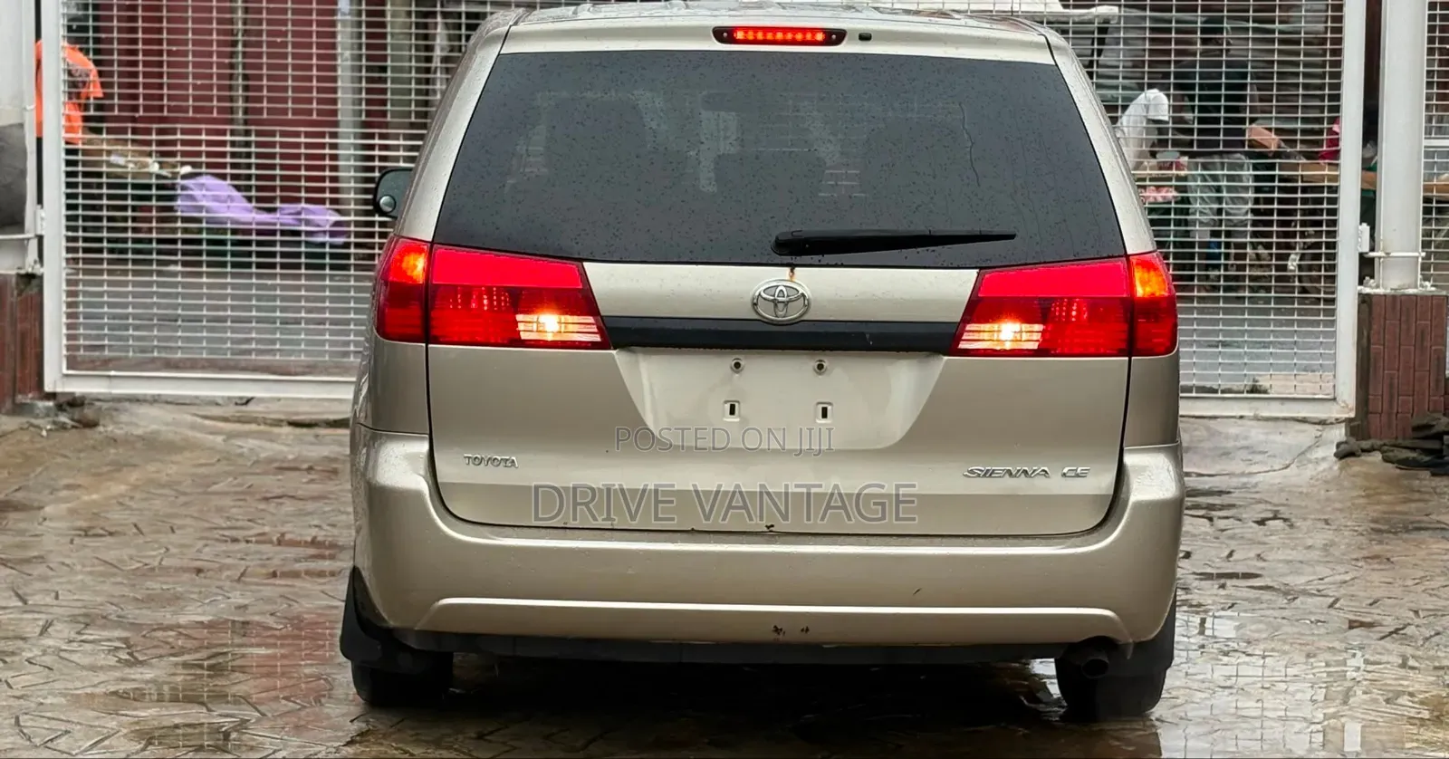 Toyota Sienna 2004 Gold