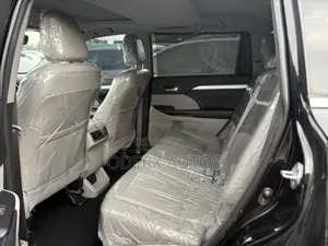 Toyota Highlander XLE 4x4 V6 (3.5L 6cyl 8A) 2018 Black