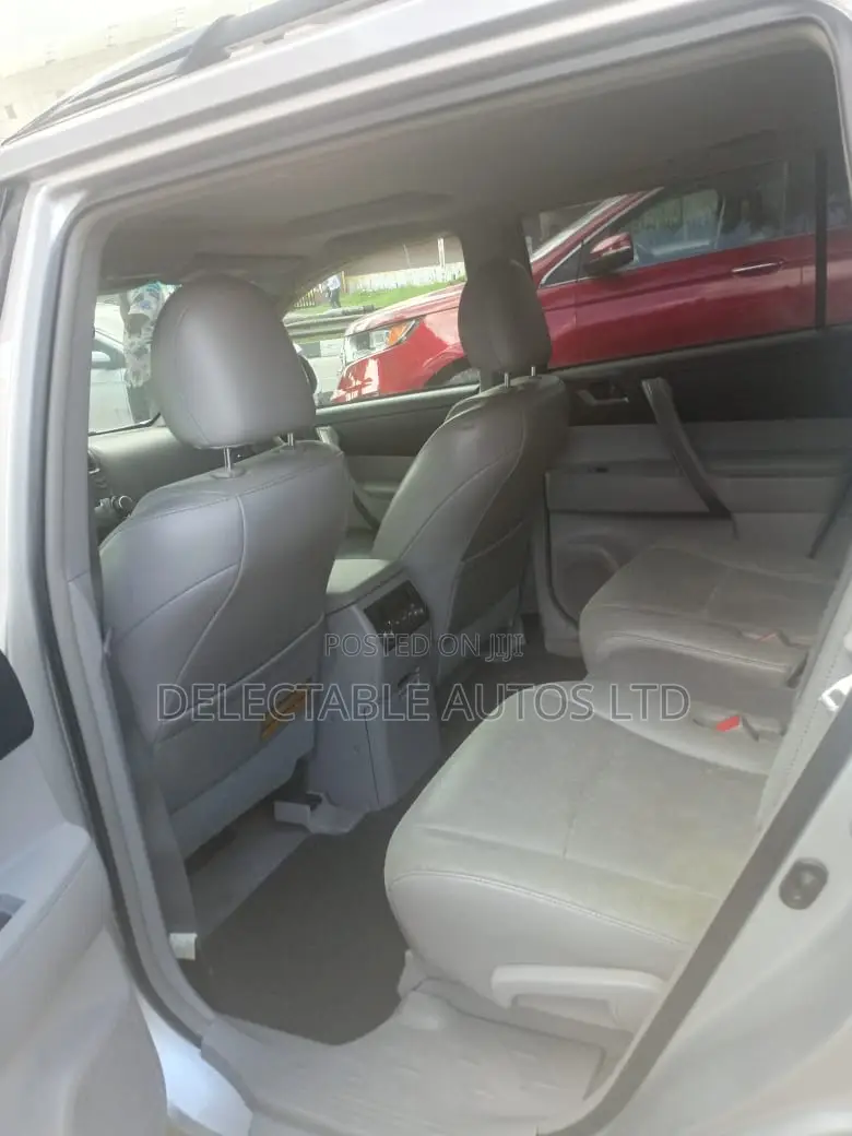 Toyota Highlander 2010 Silver