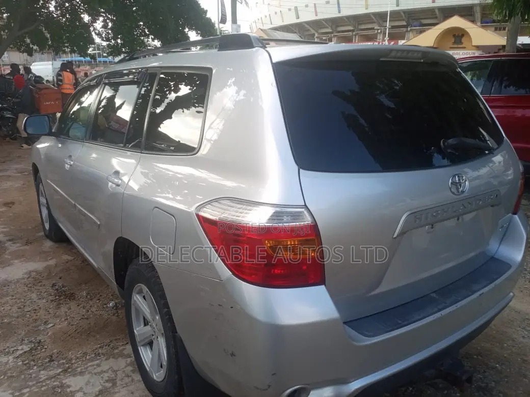 Toyota Highlander 2010 Silver