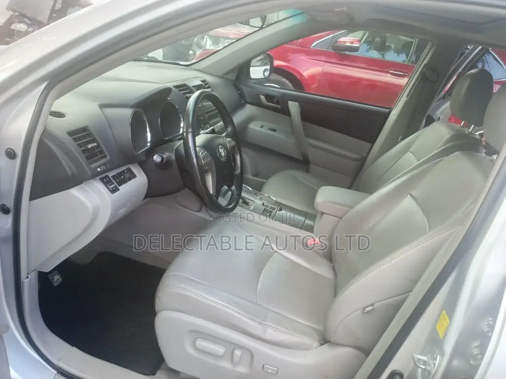 Toyota Highlander 2010 Silver