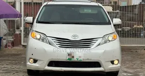 Toyota Sienna 2016 White