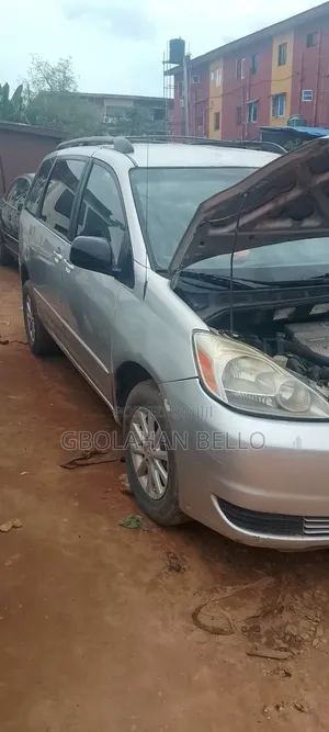 Toyota Sienna 2005 Silver