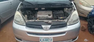 Toyota Sienna 2005 Silver