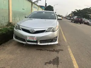 Toyota Camry SE 4dr Sedan (2.5L 4cyl 6A) 2012 Silver