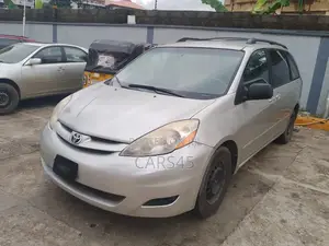 Toyota Sienna 2006 Silver