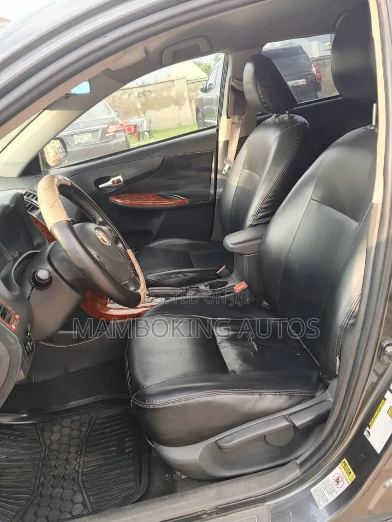 Toyota Corolla 2010 Gray