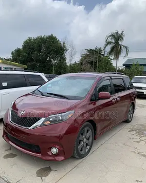 Toyota Sienna 2016 Red