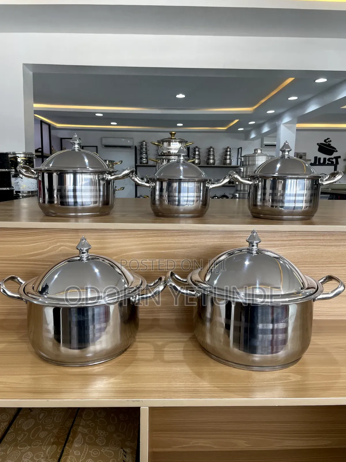 Pots and Kitchen Cookware