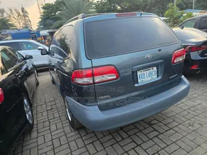 Toyota Sienna 2004 Blue