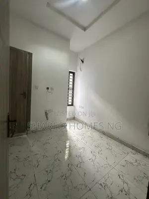 1bdrm Shared Apartment in Lomond Garden, Lekki Phase 2 for rent