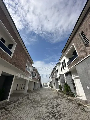 1bdrm Shared Apartment in Lomond Garden, Lekki Phase 2 for rent