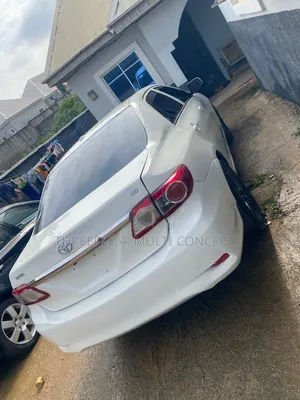 Toyota Corolla 2012 White