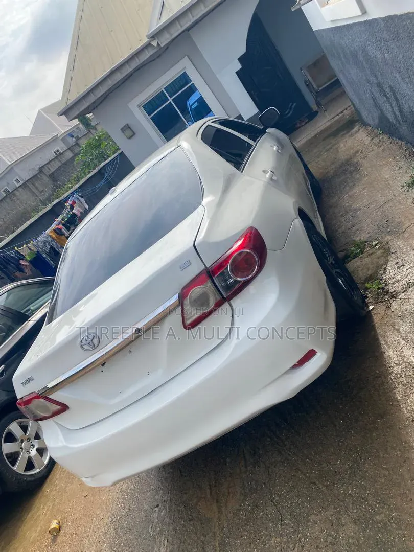 Toyota Corolla 2012 White