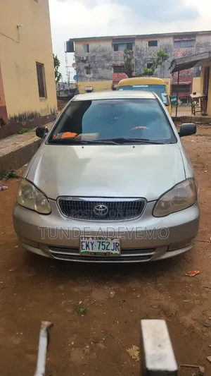 Toyota Corolla 2004 Gold