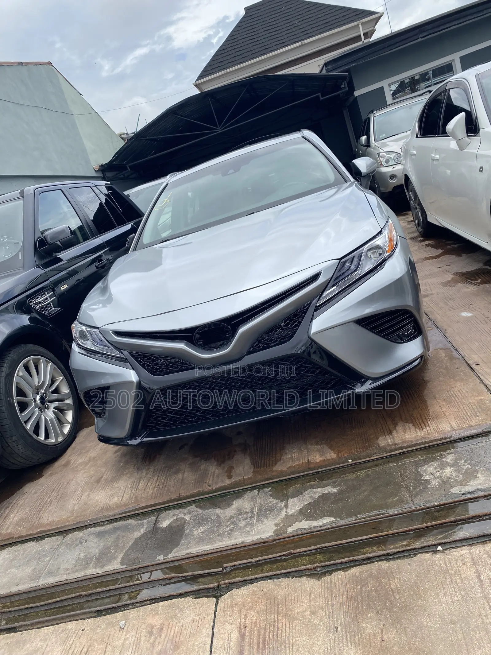 Toyota Camry SE FWD (2.5L 4cyl 8AM) 2018 Silver