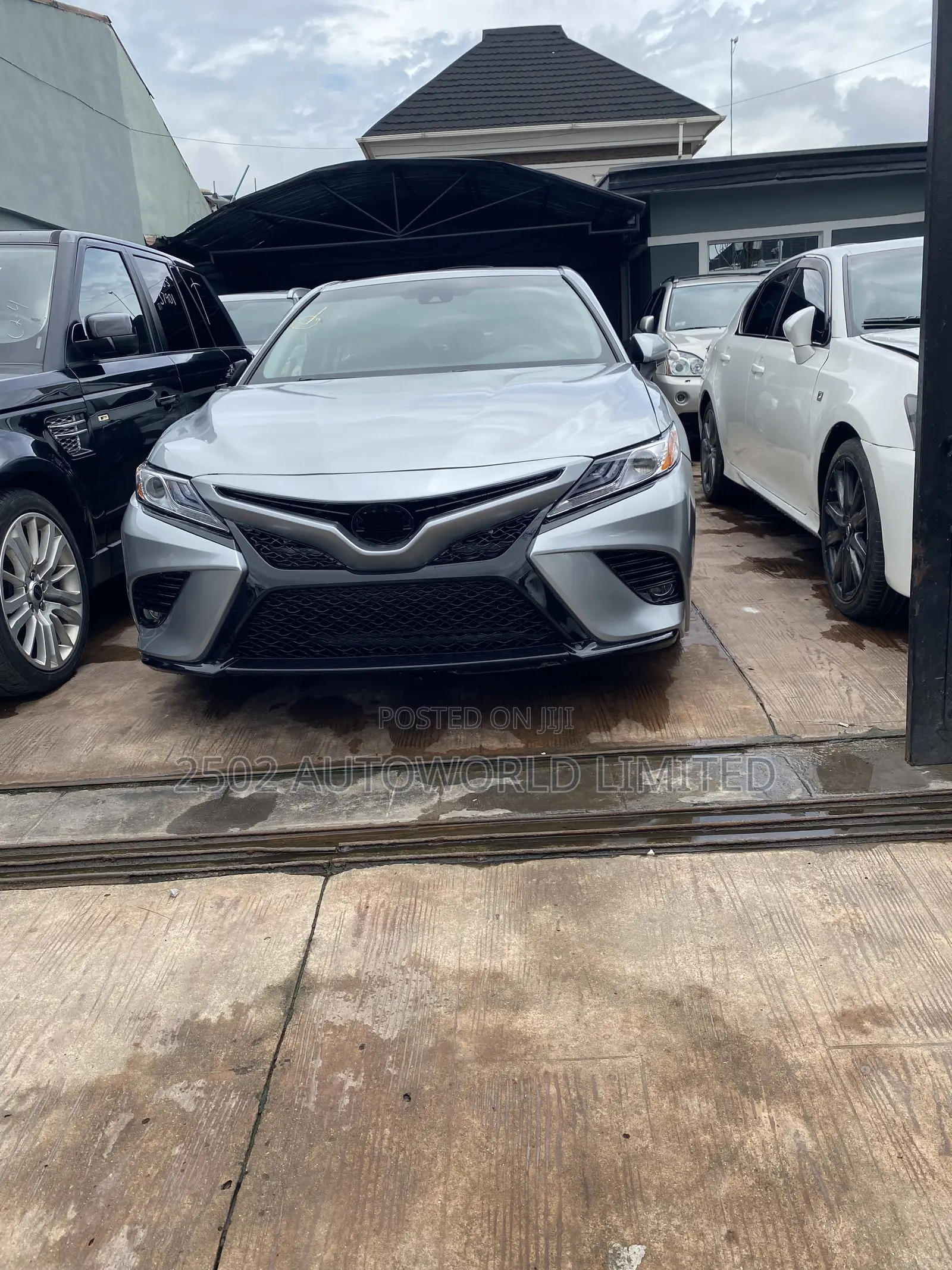 Toyota Camry SE FWD (2.5L 4cyl 8AM) 2018 Silver