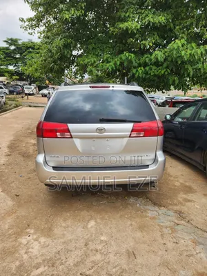 Toyota Sienna 2005 Silver