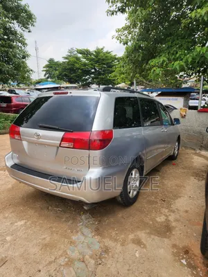 Toyota Sienna 2005 Silver