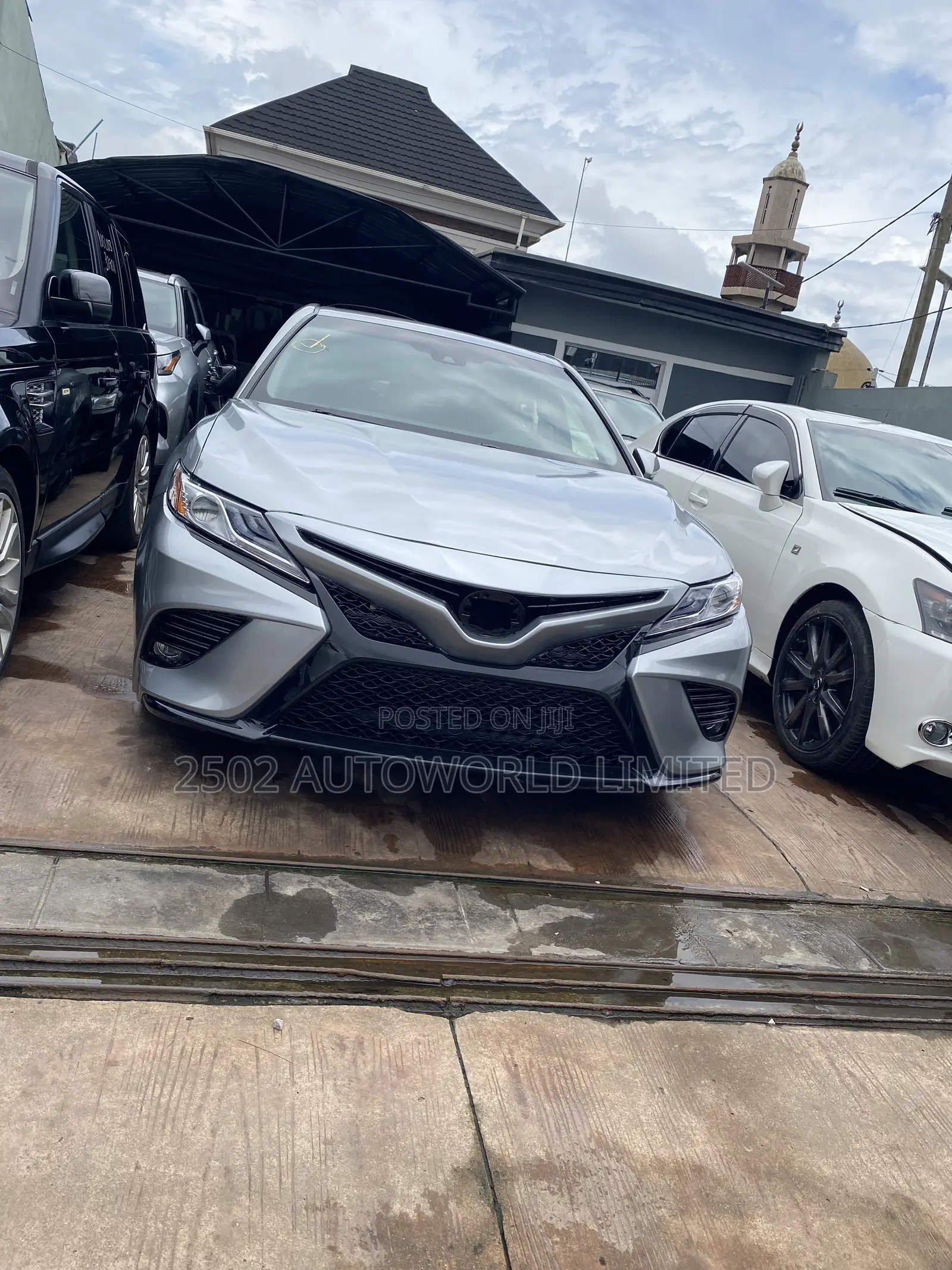 Toyota Camry SE FWD (2.5L 4cyl 8AM) 2018 Silver