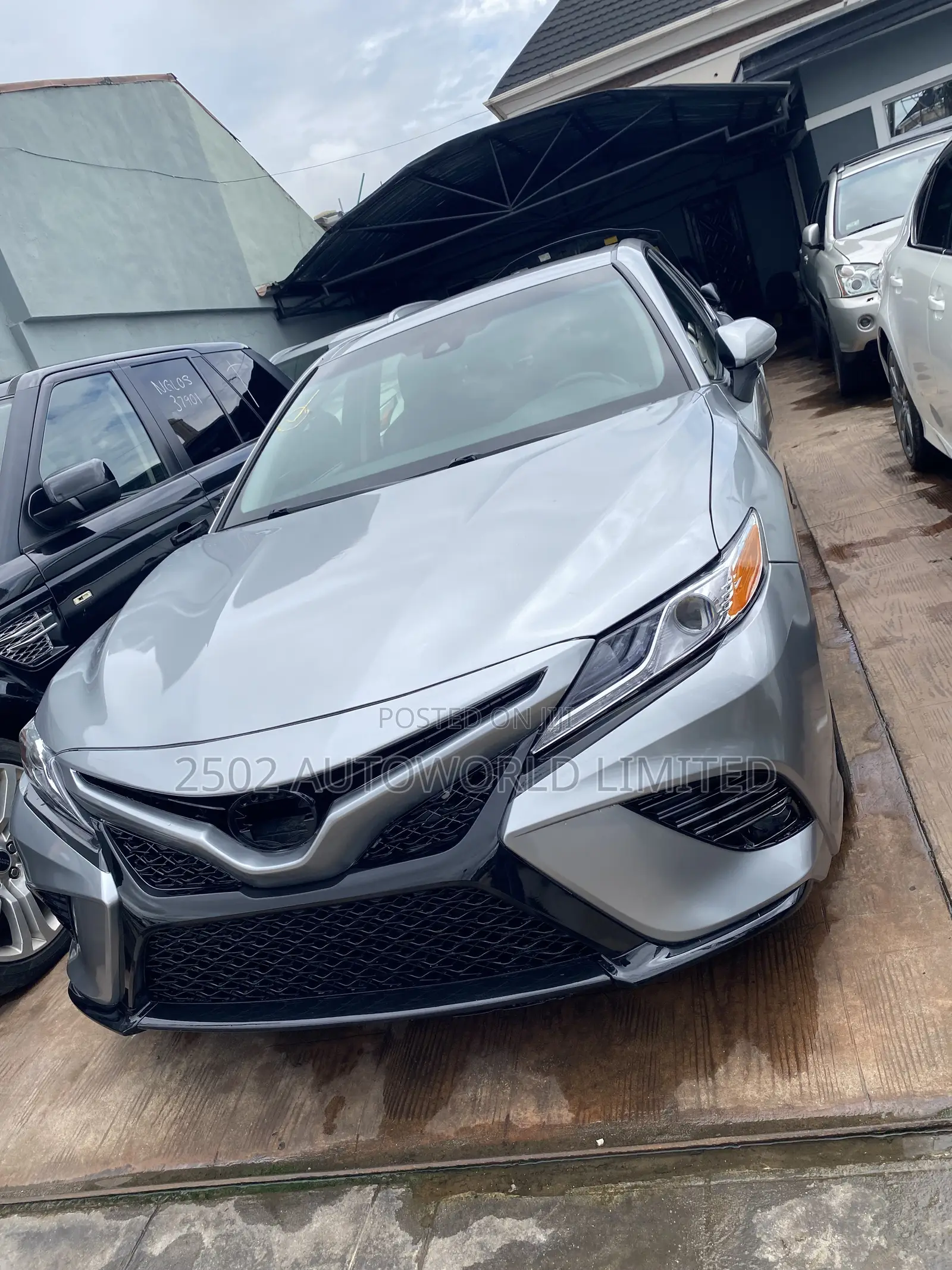 Toyota Camry SE FWD (2.5L 4cyl 8AM) 2018 Silver