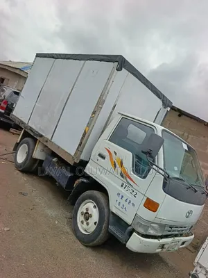 Nigeria Used Toyota Dyna 200 Cover Body 3rz Petrol Engine