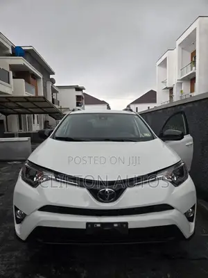 Toyota RAV4 LE AWD (2.5L 4cyl 6A) 2017 White