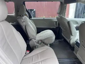 Toyota Sienna XLE FWD 8-Passenger 2013 Gray